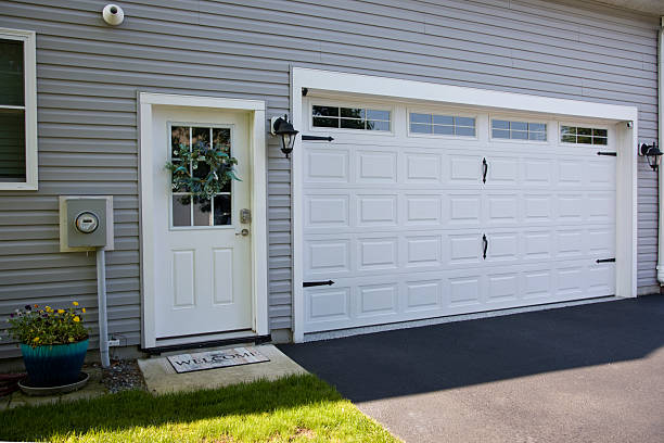 24/7 Emergency Garage Door Panel Replacement experts in Angola on the Lake, NY